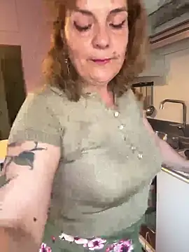 Snapshot of Sunbelxx chatting on June 17, 2026, 8:03 am Sunbelxx online show from June 17, 2026, 8:03 am