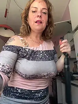 Snapshot of Sunbelxx chatting on June 15, 2026, 8:25 am Sunbelxx online show from June 15, 2026, 8:25 am