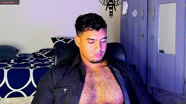 Big furry bear13 online show from February 6, 2025, 7:13 am