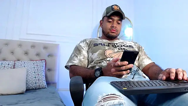 Big furry bear13 online show from January 10, 2026, 1:17 pm