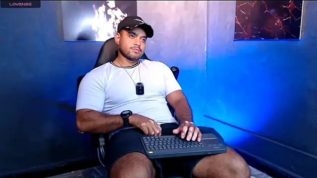 Snapshot of Big_furry_bear13 chatting on October 8, 2025, 6:26 am Big furry bear13 online show from October 8, 2025, 6:26 am