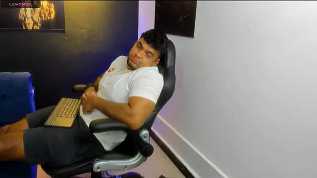 Snapshot of Big_furry_bear13 chatting on November 26, 2025, 8:14 am Big furry bear13 online show from November 26, 2025, 8:14 am