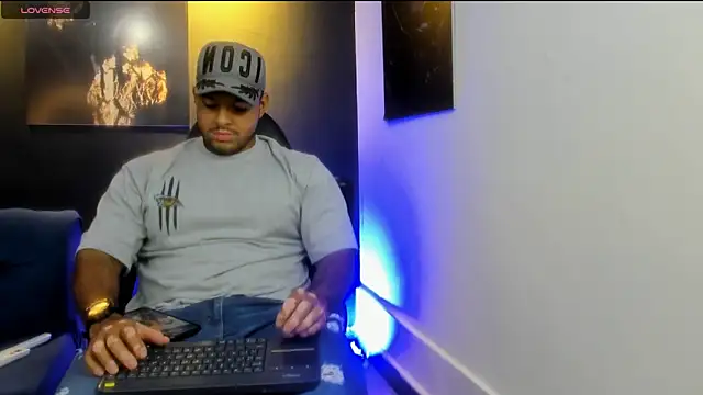 Snapshot of Big_furry_bear13 chatting on November 7, 2025, 7:24 am Big furry bear13 online show from November 7, 2025, 7:24 am