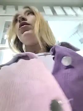 MollyCruz online show from December 21, 2025, 10:39 am