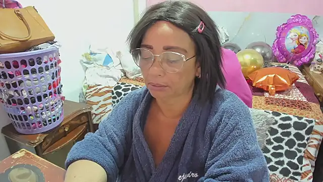 Mrs mommy  online show from February 3, 2026, 2:53 am