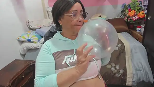 Snapshot of Mrs_mommy_ chatting on June 19, 2026, 6:03 pm Mrs mommy online show from June 19, 2026, 6:03 pm