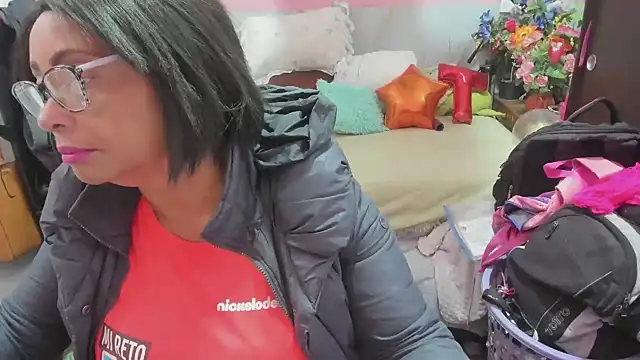 Mrs mommy  online show from May 4, 2026, 7:17 pm