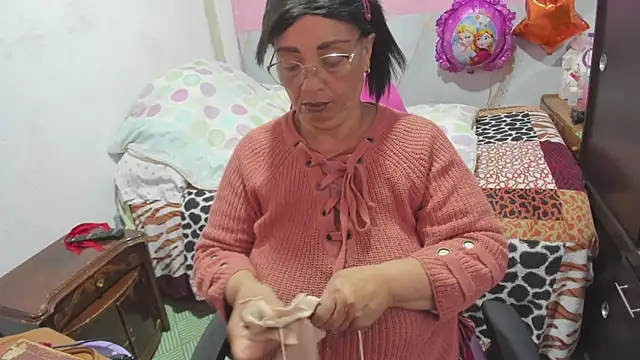 Snapshot of Mrs_mommy_ chatting on February 4, 2026, 11:49 am Mrs mommy online show from February 4, 2026, 11:49 am