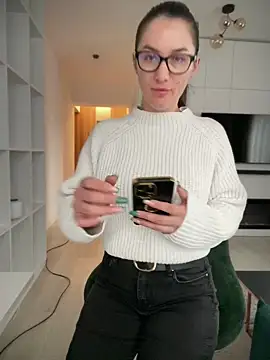 HotXMom online show from January 11, 2026, 6:53 am