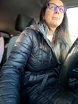 HotXMom online show from November 24, 2025, 7:08 am