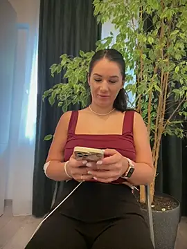 Snapshot of HotXMom chatting on July 11, 2026, 4:57 am HotXMom online show from July 11, 2026, 4:57 am