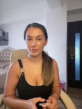 Snapshot of HotXMom chatting on July 15, 2026, 5:58 am HotXMom online show from July 15, 2026, 5:58 am