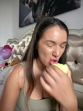 Snapshot of HotXMom chatting on July 3, 2026, 6:20 am HotXMom online show from July 3, 2026, 6:20 am