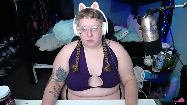 Snapshot of FatVeronica chatting on February 12, 2025, 4:00 pm FatVeronica online show from February 12, 2025, 4:00 pm