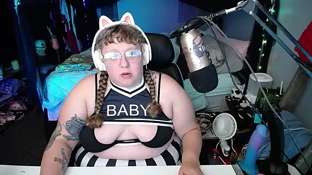 Snapshot of FatVeronica chatting on January 19, 2025, 10:17 am FatVeronica online show from January 19, 2025, 10:17 am