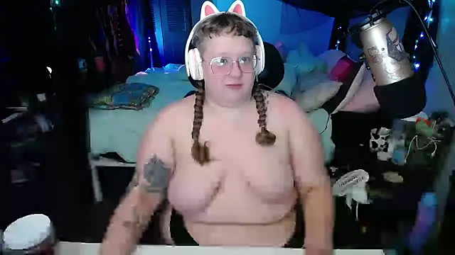 Snapshot of FatVeronica chatting on February 19, 2025, 10:45 am FatVeronica online show from February 19, 2025, 10:45 am