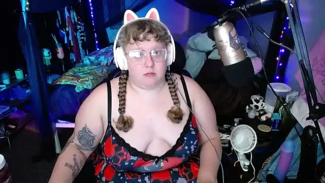 Snapshot of FatVeronica chatting on January 27, 2025, 3:26 am FatVeronica online show from January 27, 2025, 3:26 am