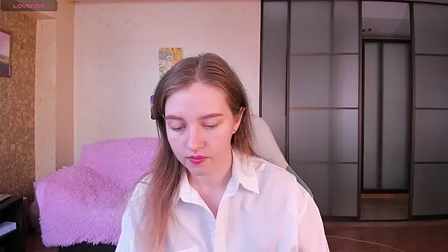 Snapshot of Ksuhesa chatting on March 9, 2026, 8:07 am Ksuhesa online show from March 9, 2026, 8:07 am