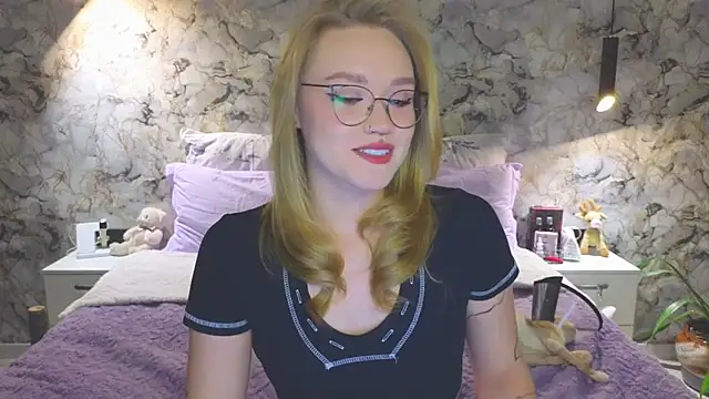 Snapshot of Aurora_Golden1 chatting on October 20, 2025, 4:18 pm Aurora Golden1 online show from October 20, 2025, 4:18 pm