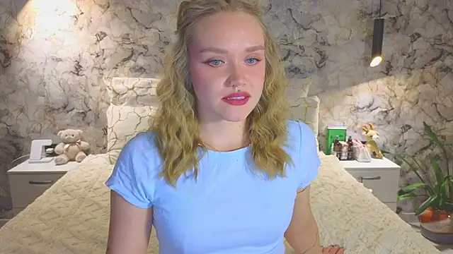 Snapshot of Aurora_Golden1 chatting on November 29, 2025, 5:02 pm Aurora Golden1 online show from November 29, 2025, 5:02 pm