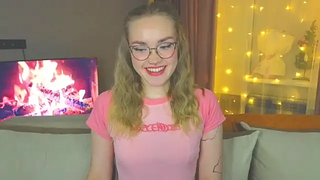 Aurora Golden1 online show from December 24, 2024, 7:00 pm