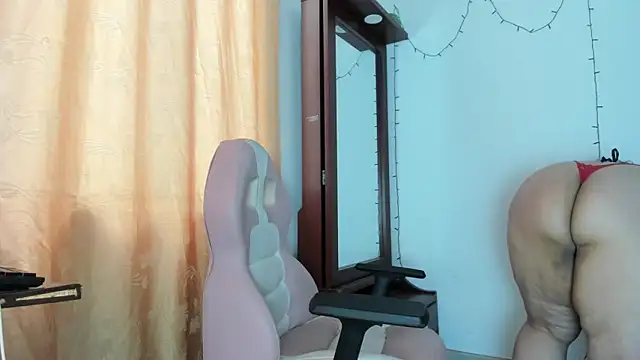 jessica hot 28 online show from November 17, 2025, 6:01 pm