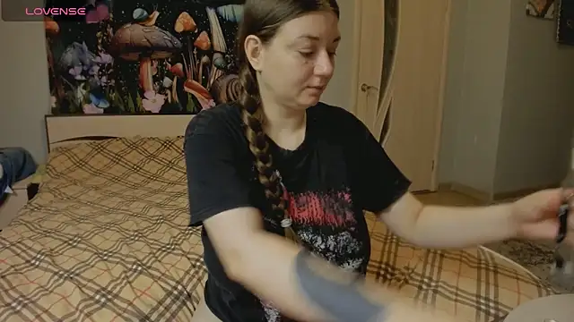 Snapshot of AlisaBacker chatting on November 11, 2025, 12:22 pm AlisaBacker online show from November 11, 2025, 12:22 pm