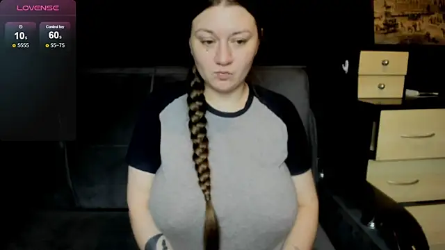 Snapshot of AlisaBacker chatting on April 30, 2026, 9:41 pm AlisaBacker online show from April 30, 2026, 9:41 pm