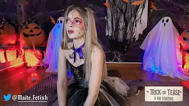 Snapshot of MyMayte chatting on November 1, 2025, 12:43 pm MyMayte online show from November 1, 2025, 12:43 pm