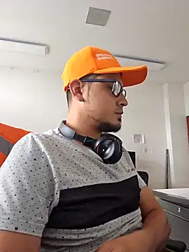 Snapshot of jhacks28 chatting on September 13, 2025, 7:25 pm jhacks28 online show from September 13, 2025, 7:25 pm