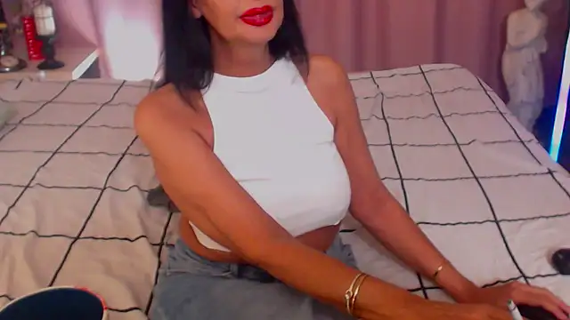 Snapshot of shannon4u chatting on February 23, 2025, 6:49 am shannon4u online show from February 23, 2025, 6:49 am