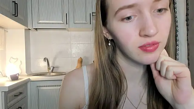 Snapshot of leslie_my_lovee chatting on December 15, 2025, 5:13 am leslie my lovee online show from December 15, 2025, 5:13 am