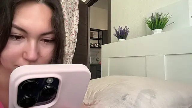 GIGI BENNET online show from September 25, 2025, 5:57 am