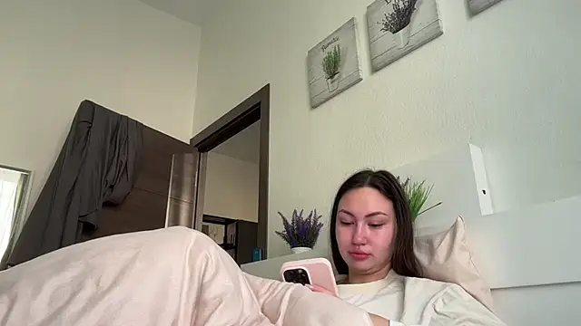 GIGI BENNET online show from October 1, 2025, 5:34 am