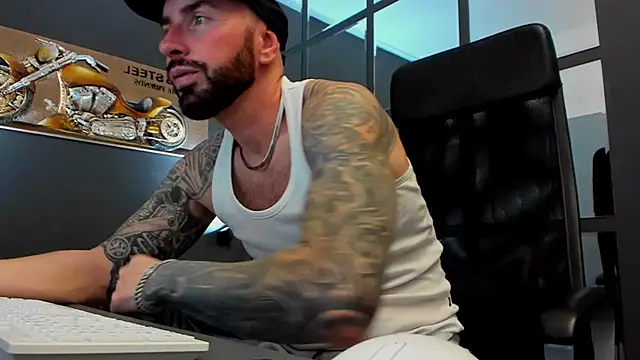 AronGrant online show from October 28, 2025, 10:36 am