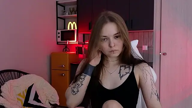 Snapshot of doll_lol_ chatting on November 30, 2025, 6:19 pm doll lol online show from November 30, 2025, 6:19 pm