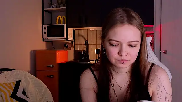 Snapshot of doll_lol_ chatting on December 3, 2025, 6:07 pm doll lol online show from December 3, 2025, 6:07 pm