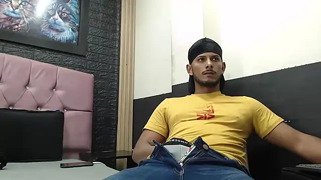 Snapshot of Chris_Dick23 chatting on October 18, 2025, 4:36 am Chris Dick23 online show from October 18, 2025, 4:36 am