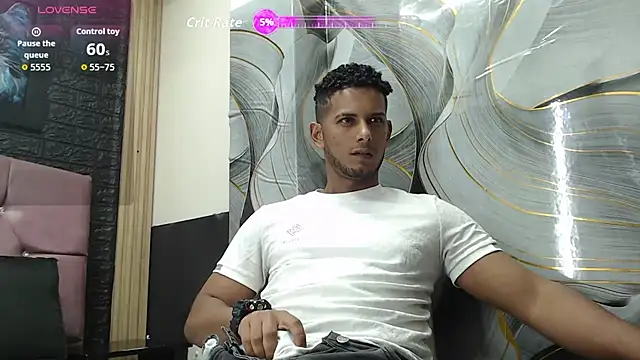 Snapshot of Chris_Dick23 chatting on October 31, 2025, 5:26 am Chris Dick23 online show from October 31, 2025, 5:26 am