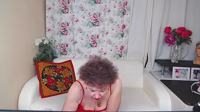 Snapshot of YourHotGranny chatting on June 12, 2026, 10:24 am YourHotGranny online show from June 12, 2026, 10:24 am