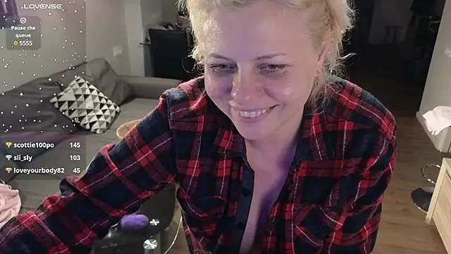 Snapshot of Gray_swann chatting on January 18, 2025, 11:55 pm Gray swann online show from January 18, 2025, 11:55 pm