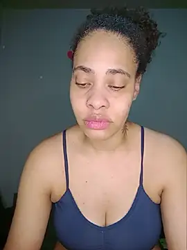 Snapshot of Su_Duarte_1 chatting on August 5, 2026, 12:04 am Su Duarte 1 online show from August 5, 2026, 12:04 am