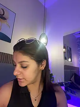 Snapshot of NicolleeEvanss chatting on July 8, 2026, 11:00 am NicolleeEvanss online show from July 8, 2026, 11:00 am