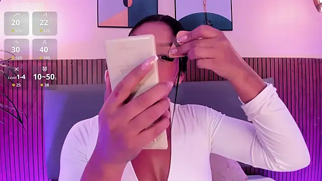 Snapshot of NicolleeEvanss chatting on November 11, 2025, 12:00 pm NicolleeEvanss online show from November 11, 2025, 12:00 pm