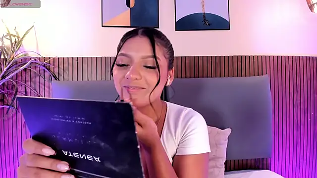 Snapshot of NicolleeEvanss chatting on October 11, 2025, 12:28 pm NicolleeEvanss online show from October 11, 2025, 12:28 pm