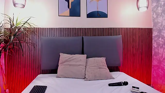 Snapshot of NicolleeEvanss chatting on November 15, 2025, 12:31 pm NicolleeEvanss online show from November 15, 2025, 12:31 pm