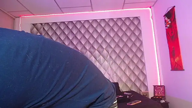Snapshot of CoupleSwingerLatin chatting on June 6, 2026, 10:04 pm CoupleSwingerLatin online show from June 6, 2026, 10:04 pm