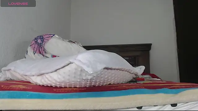 Snapshot of Karentatiana_ chatting on June 4, 2026, 12:15 am Karentatiana online show from June 4, 2026, 12:15 am