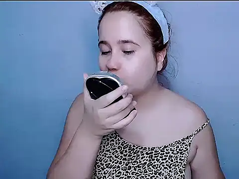 SubLayla01 online show from October 17, 2025, 5:15 pm