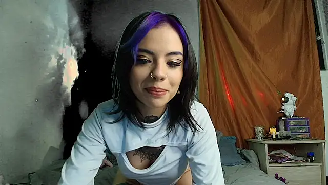 Snapshot of Alicia_Ortiiz chatting on January 18, 2025, 12:02 am Alicia Ortiiz online show from January 18, 2025, 12:02 am